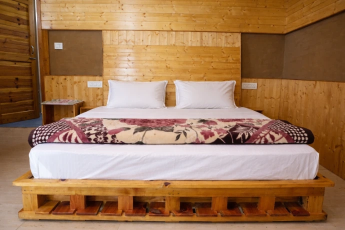 Vintage treehouse 106